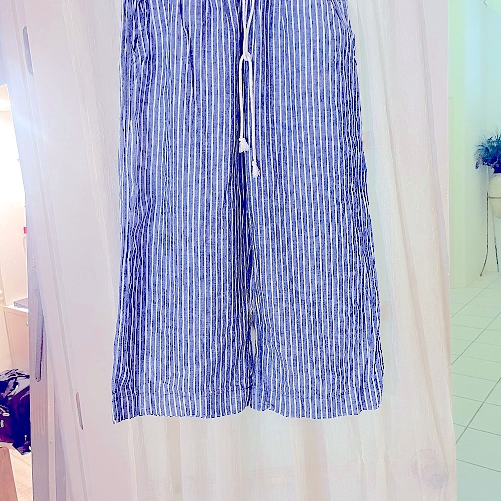 Super cute & comfy!! Linen, capri pants.